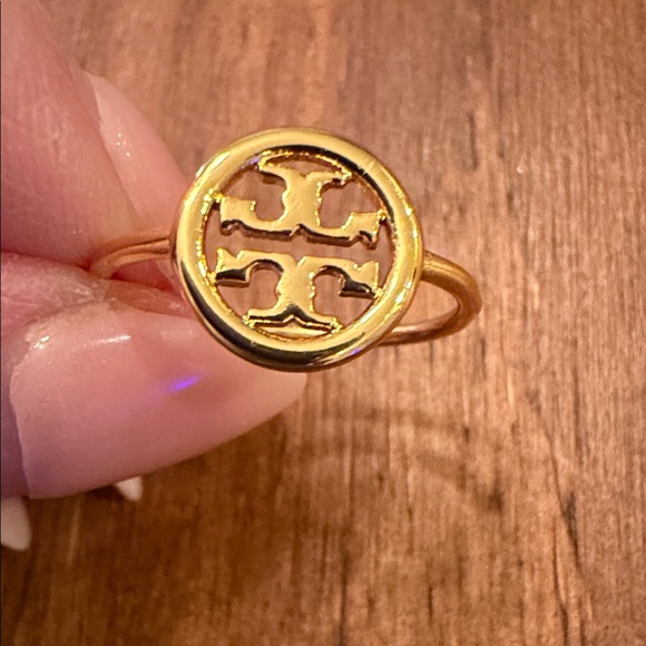 Tory Burch Gold Emblem logo ring 8 - Picture 4 of 4